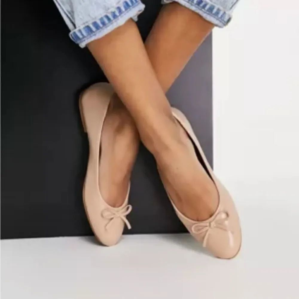 REPORT ROUND TOE SLIP-ON WOMEN"S LEATHER FLAT SHOE